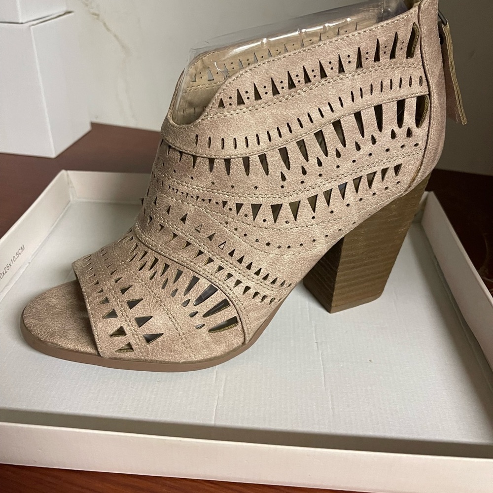 Not Rated Groove Thang Creme Booties
